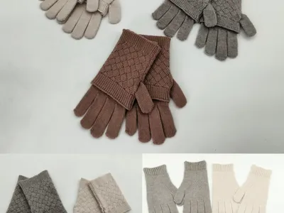 Drei Paar Rautenmuster-Strickhandschuhe in Beige, Grau und Braun mit passenden fingerlosen Pulswärmern