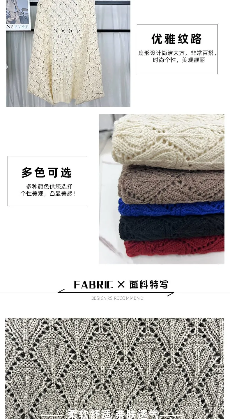 Gestapelte gefaltete Ajour-Strickpullover in Creme, Taupe, Blau, Schwarz und Rot mit sichtbarem Fächerlochmuster-Detail