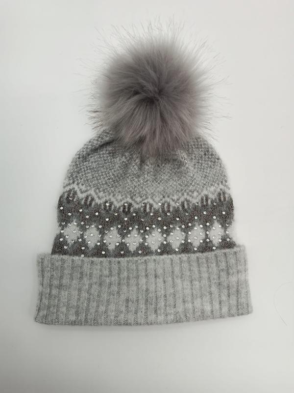 Graue Wintermütze mit Fair-Isle-Schneeflocken-Muster, funkelnden Strasssteinen, geripptem Umschlagbund und flauschigem Kunstfell-Pompon